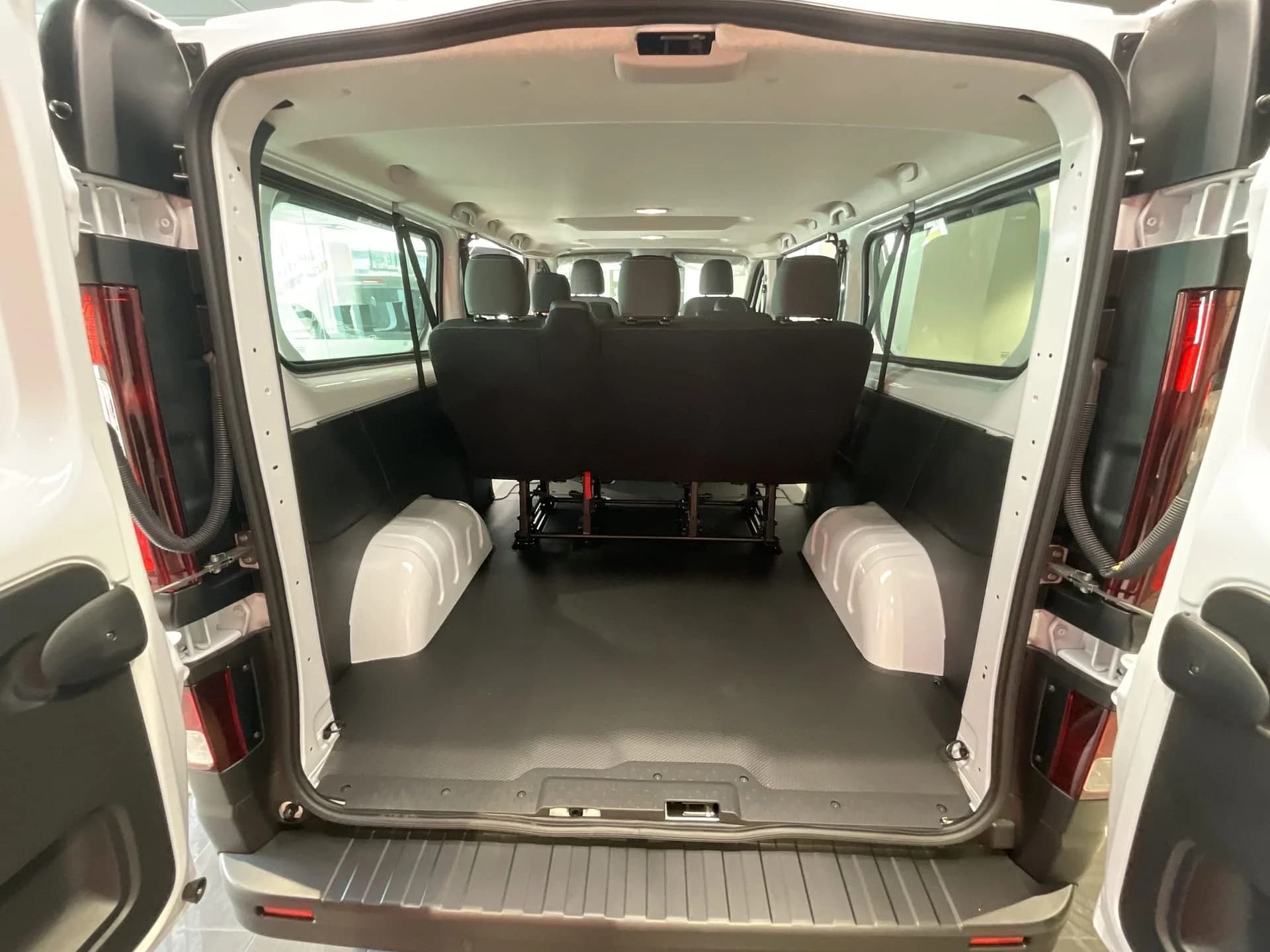 Nissan Primastar  2.0 dCi miniatura 3
