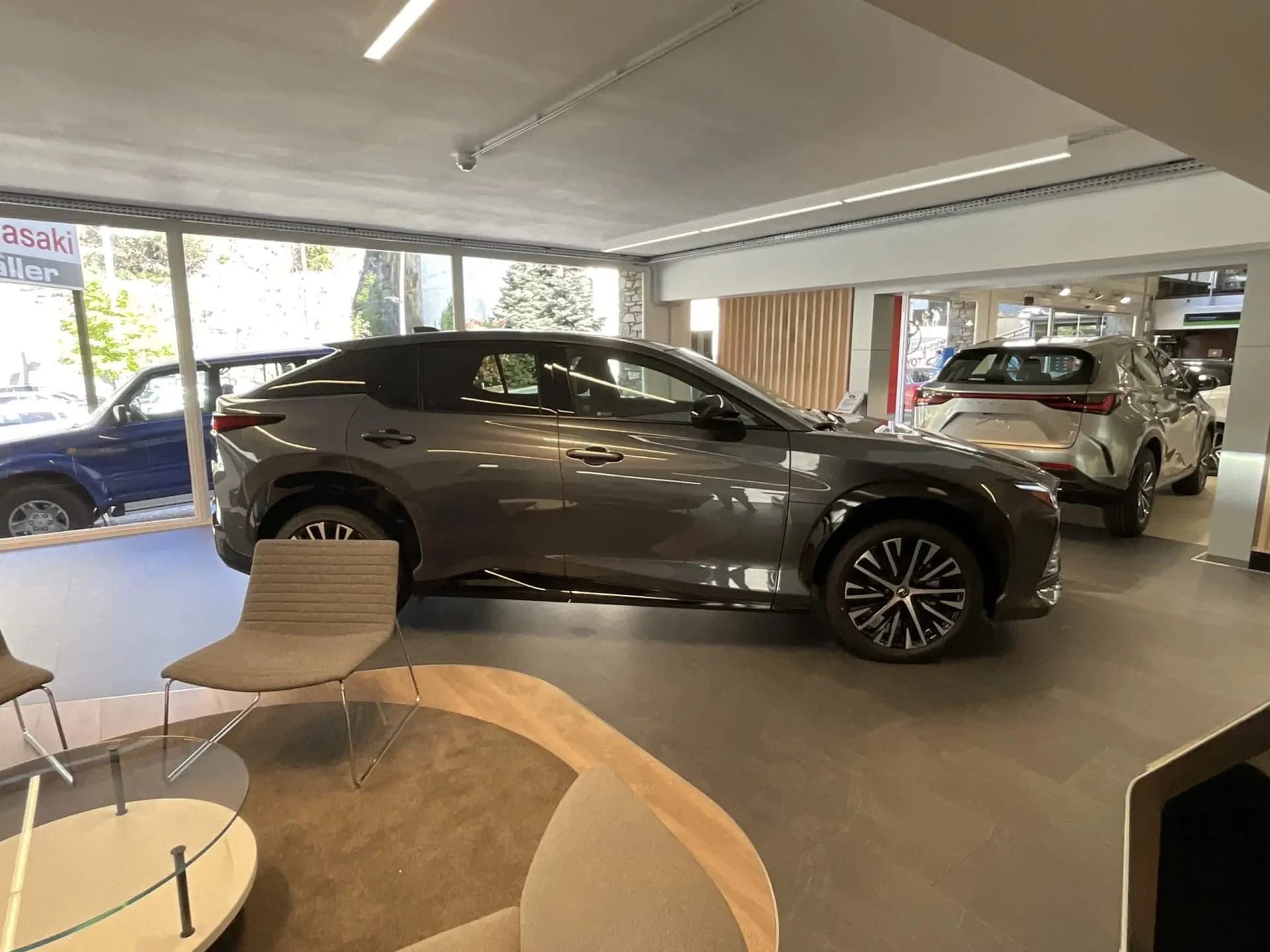 Lexus RZ 450e Executive miniatura 4