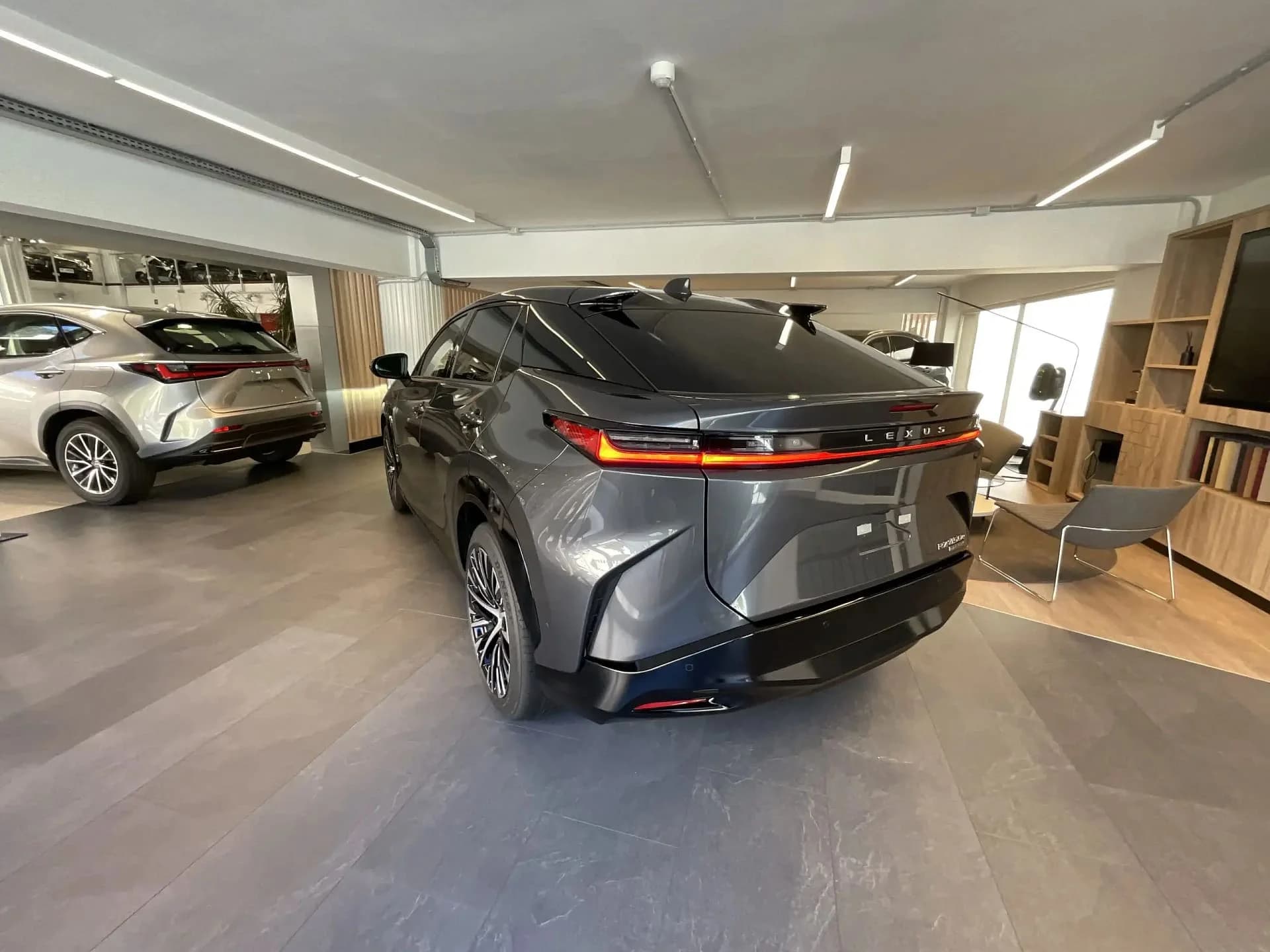 Lexus RZ 450e Executive miniatura 8