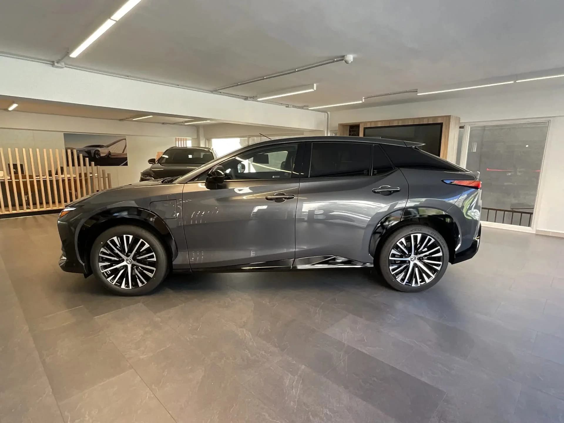 Lexus RZ 450e Executive miniatura 9