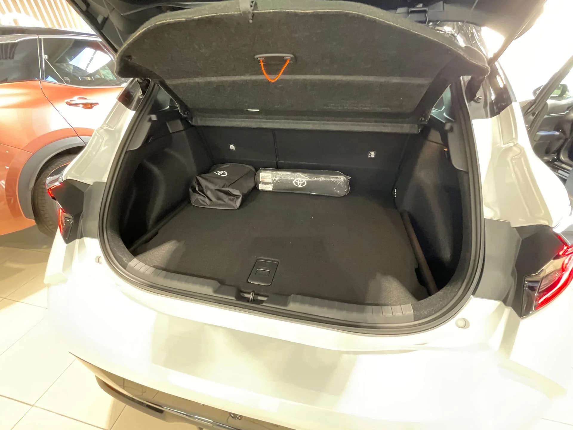 Toyota Corolla  Hybrid miniatura 15