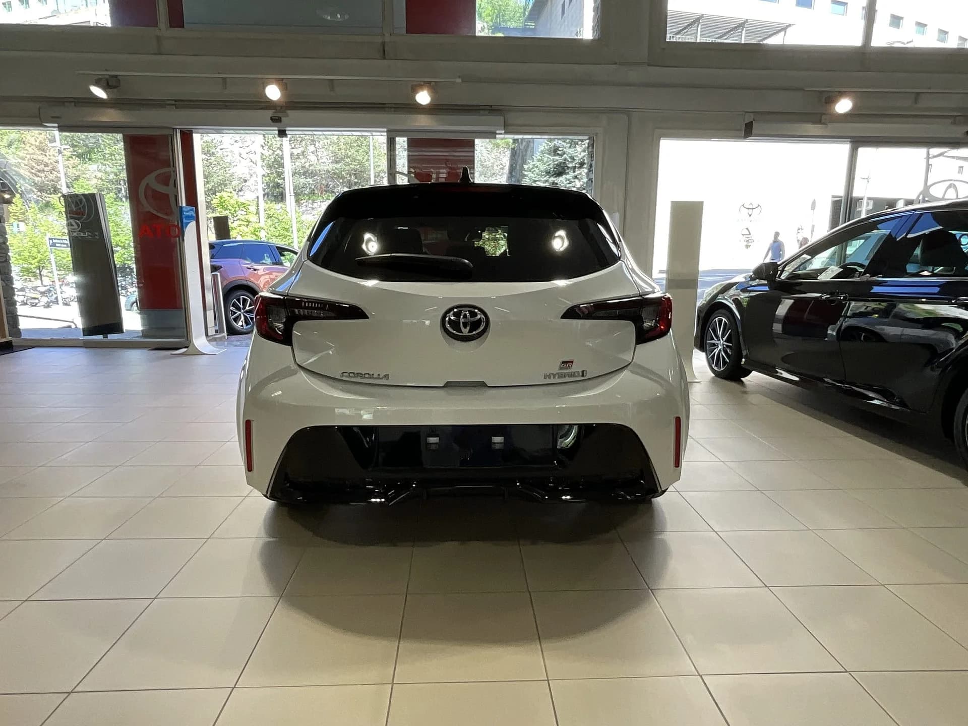 Toyota Corolla  Hybrid miniatura 5